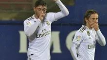 Federico Valverde (kiri) menyumbang satu gol saat Real Madrid mengalahkan Eibar 4-0 dalam lanjutan Liga Spanyol di Estadio Municipal de Ipurua, Minggu (10/11/2019) dini hari WIB.  (AP Photo/Alvaro Barrientos)