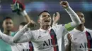 <p>Thiago Silva. Paris Saint Germain (PSG) harus mengeluarkan 42 juta euro atau setara Rp657 miliar untuk mendatangkan bek tengah Brasil ini dari AC Milan di awal musim 2012/2013. Usai 8 musim dan tampil dalam 315 laga dengan torehan 17 gol dan 6 assist serta mempersembahkan banyak gelar termasuk 7 gelar Ligue 1, PSG justru melepasnya ke Chelsea di awal musim 2020/2021 dengan status bebas transfer saat kontraknya berakhir. (AFP/Kenzo Tribouillard)</p>