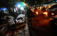 Pasar Islam di depan Masjid Al Munawar Pasar Minggu