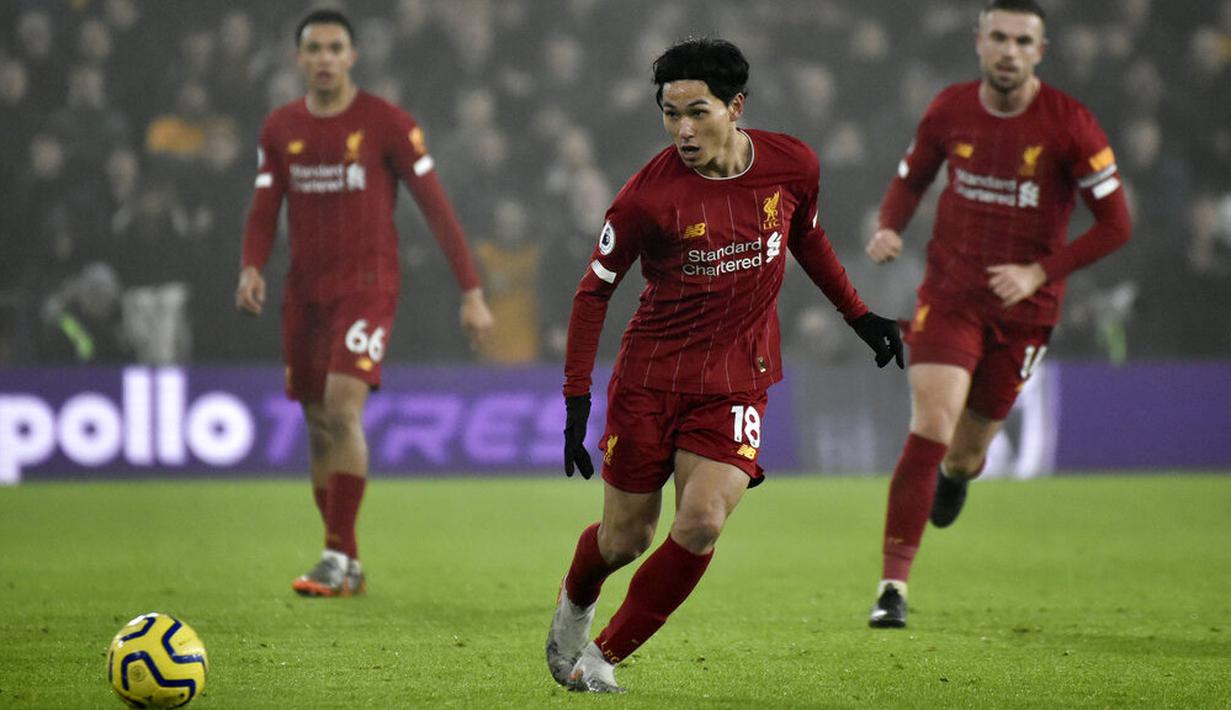 Pemain Liverpool, Takumi Minamino, saat melawan Wolverhampton Wanderers pada laga Premier League di Stadion Molineux, Kamis (23/01/2020). Liverpool menang dengan skor 2-1. (AP/Rui Vieira)