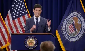 Ketua Federal Reserve Kevin Warsh berbicara dalam konferensi pers setelah pertemuan Komite Pasar Terbuka Federal, di Washington. (AP Photo/Rod Lamkey, Jr.)