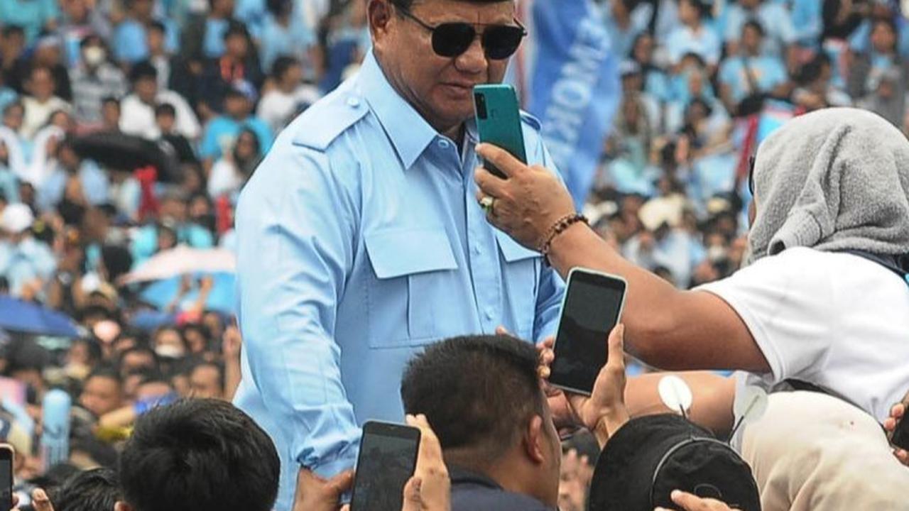 VIDEO: Tutup Pidato Kampanye Akbar, Prabowo Joget Gemoy Berbaur di Lautan Pendukung