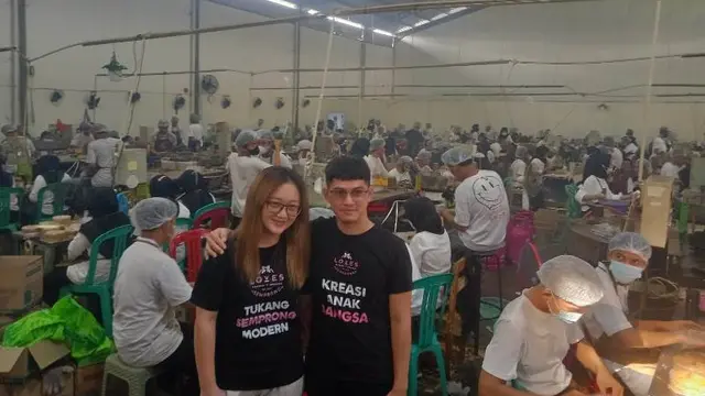 Cerita Sukses Pasangan Suami Istri Pengusaha Kue Loves Semprong
