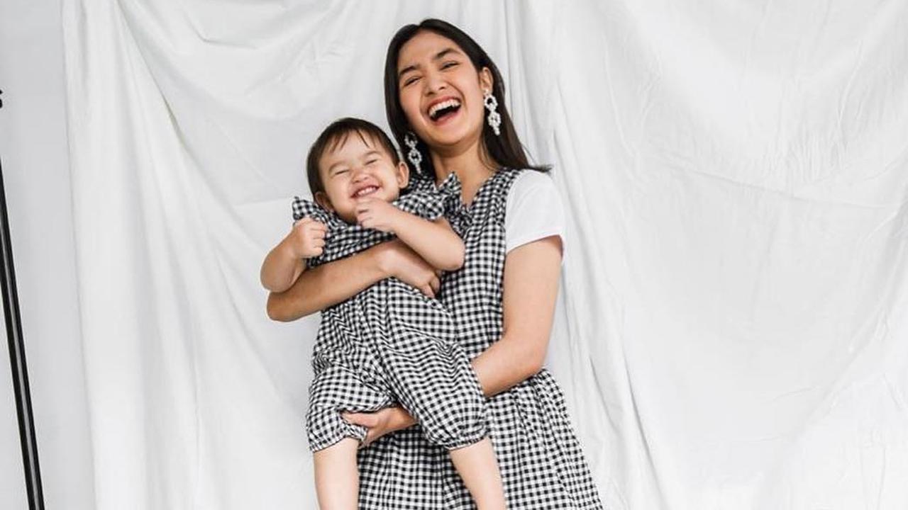 6 Potret Kedekatan Cut Syifa dengan Buah Hati Alice Norin, Menggemaskan