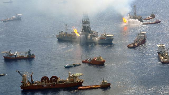 Deepwater Horizon (Wikimedia / USCG)