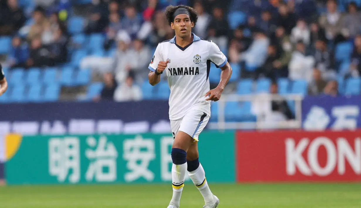 Ryo Germain kemudian sempat membela Yokohama FC selama semusim sebelum bergabung dengan Jubilo Iwata. Semusim di Yokohama FC, Ryo bermain 36 kali di semua ajang, mencatatkan tiga gol dan tiga assist. (J.LEAGUE)