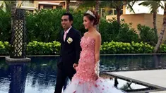 Pernikahan adalah suatu momen sakral dimana dua insan yang saling mencintai mengucap janji suci sehidup semati. Akan tetapi ada beberapa orang yang harus melanggar janji suci itu, hingga dirundung kabar pernikahannya hanya rekayasa saja.