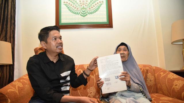 Ketua DPD Golkar Jawa Barat Dedi Mulyadi dan Mak Cicih