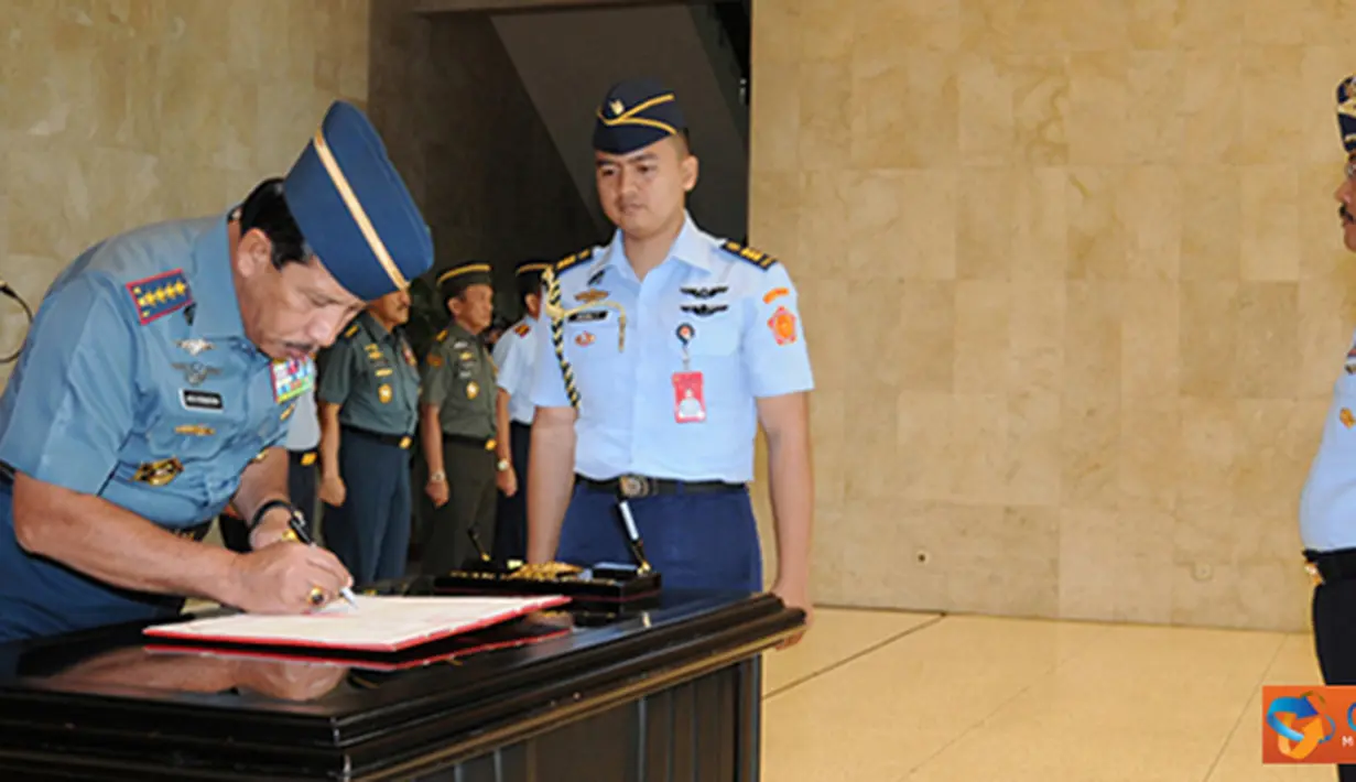 Citizen6, Jakarta: Marsdya TNI Daryatmo adalah lulusan Akademi Angkatan Udara tahun 1978 dan pernah mengemban beberapa jabatan, diantaranya Kadispenau, Dankodikau dan Kepala Badan SAR Nasional. (Pengirim: Badarudin Bakri).
