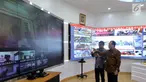 Menhub Budi Karya Sumadi melakukan video conference dengan Unit Pelaksana Teknis Kemenhub di daerah-daerah, di Ruang Command Center Kemenhub, Jumat (26/5). Kegiatan itu untuk mengetahui persiapan angkutan Lebaran 2017.  (Liputan6.com/Johan Tallo)