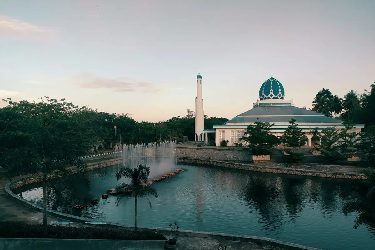Penampakan Taman Taqwa dan Masjid baitul haq Islamic Center (Foto:Arfandi Ibrahim/Liputan6.com)