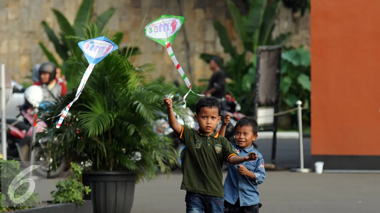 20160708-Main layang layang di TMII-Jakarta- Helmi Fithriansyah