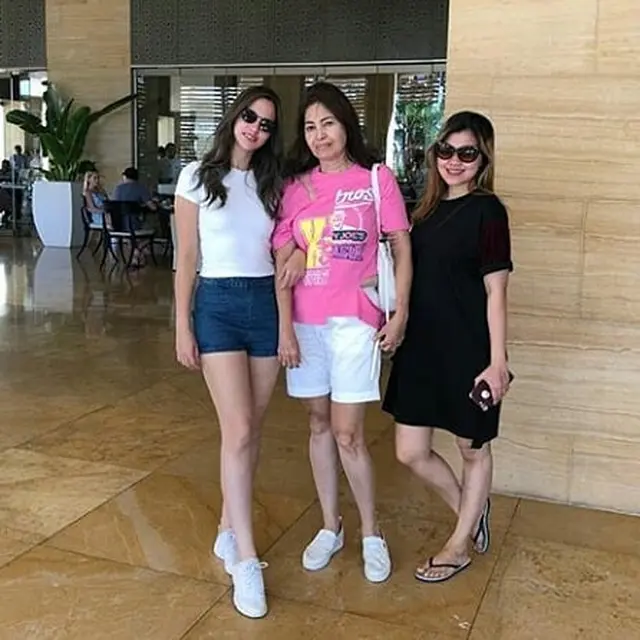 Momen Kebersamaan Nia Ramadhani dan Ibunda (sumber: instagram/niaramadhanizers)