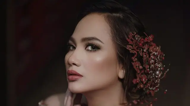Lady Vien menjadi salah satu model video klip dalam lagu kolaborasi berjudul Untuk Cinta.