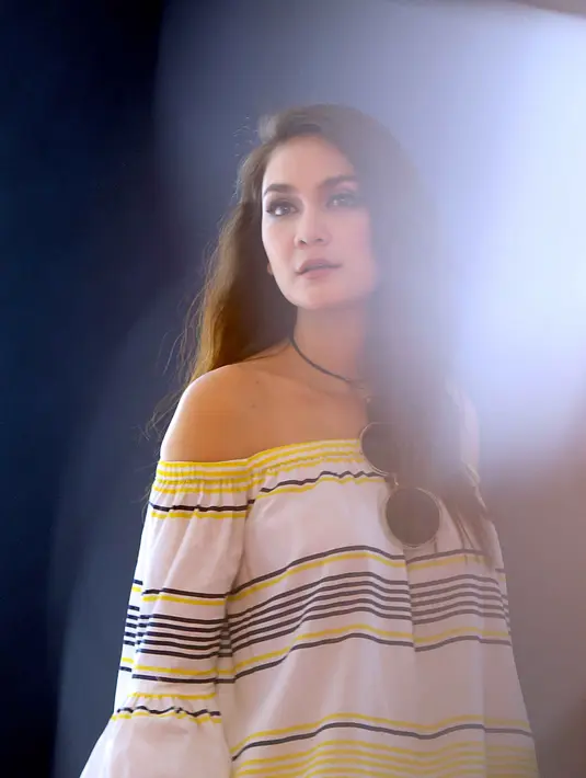 Saat ditemui di kawasan Kelapa Gading, Luna Maya siap meninggalkan dunia entertainment. Ia bisa meninggalkan dunia hiburan setelah merasa uang yang di investasikan sudah bekerja buat dirinya. (Nurwahyunan/Bintang.com)