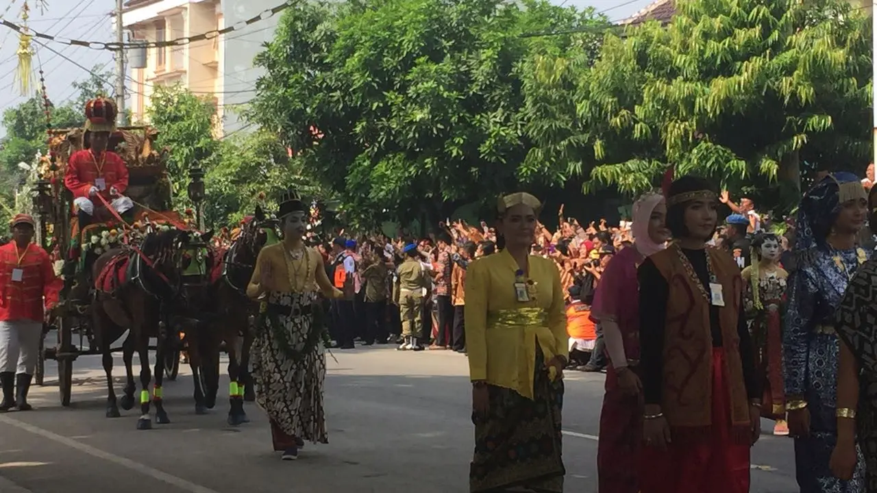 Kereta Kencana yang Dinaiki Kahiyang Ayu Tiba di Graha Saba