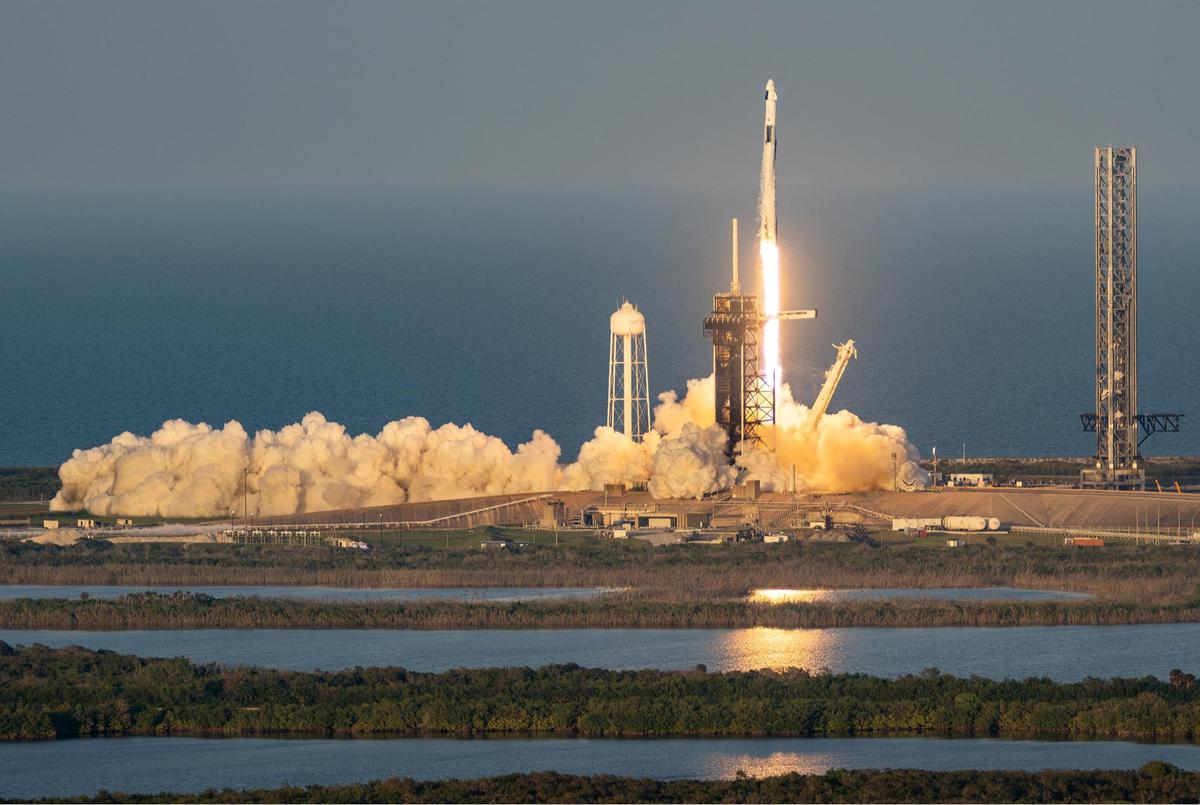 FOTO:  Misi Penyelamatan SpaceX  Falcon 9 untuk Menjemput Astronot NASA yang Terjebak