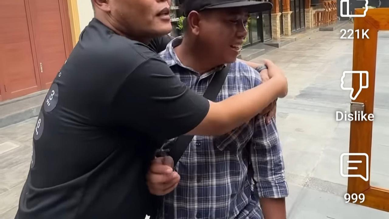 Potret Kedekatan Sule dengan Tukang Bakso Keliling, Tak Sungkan Peluk & Rajin Dipanggil ke Rumah Untuk Diborong