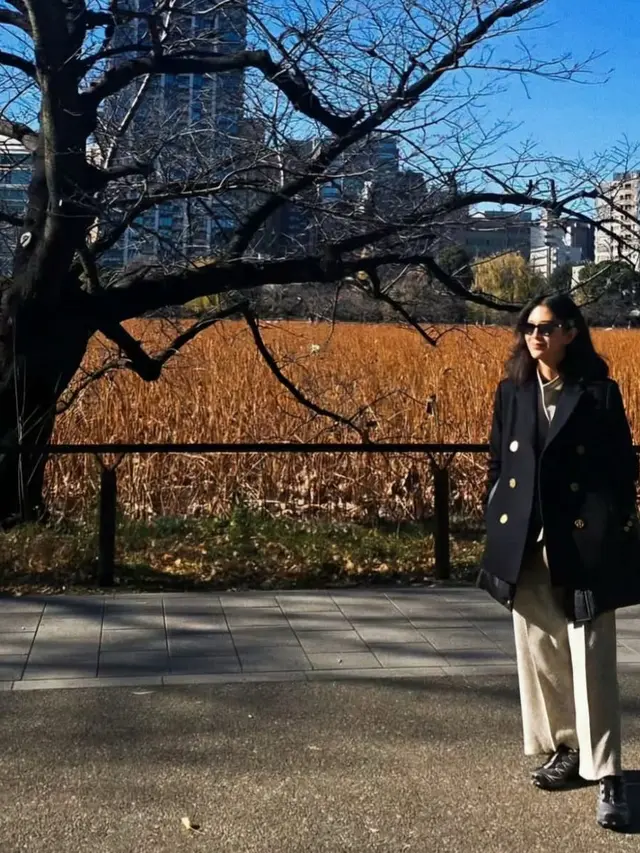 Inspirasi Outfit Traveling ala Dian Sastro (Instagram/@therealdisastr)