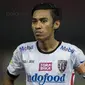 Gelandang Bali United, Fadil Sausu, saat tampil melawan Bhayangkara FC pada laga Liga 1 Indonesia di Stadion Patriot, Bekasi, Jumat (29/9/2017). Bhayangkara menang 3-2 atas Bali. (Bola.com/Vitalis Yogi Trisna)