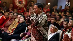 Ketua Umum Partai Gerindra Prabowo Subianto memberikan gestur hormat saat menghadiri Kongres V PDIP di Bali, Kamis (8/8/2019). Selain Prabowo dan Ma'ruf, Kongres PDIP juga dihadiri Presiden Joko Widodo, Wapres Jusuf Kalla, Ketum PDIP Megawati. (Liputan6.com/JohanTallo)