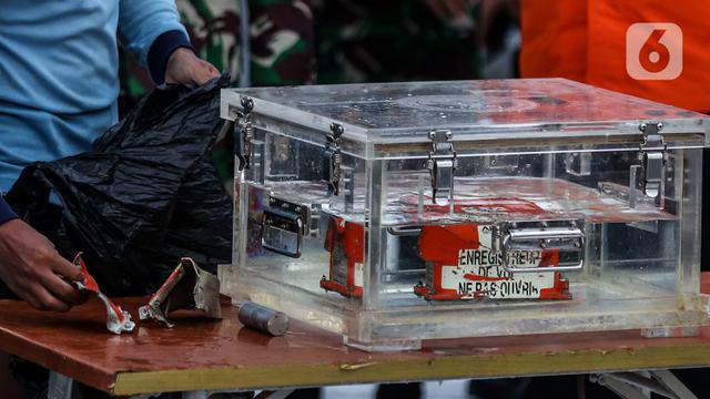 Tim SAR Gabungan Temukan Kotak Hitam Pesawat Sriwijaya Air SJ 182