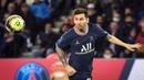 PSG sukses melakukan comeback usai tertinggal dari juara bertahan Lille di laga pekan ke-12 Liga Prancis 2021/2022. Sempat tertinggal 0-1 dan kehilangan penyerang andalan mereka, Lionel Messi, Les Parisiens menutup pertandingan dengan skor 2-1. (AFP/Bertrand Guay)