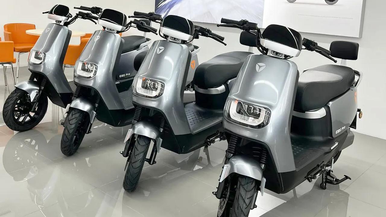 “Program subsidi pemerintah membantu masyarakat mengenal motor listrik. Selain itu, motor listrik memberikan penghematan bagi pengguna dan membuat akses terhadap personal transportation lebih terjangkau, serta memberikan personal freedom lebih banyak ko