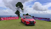 New Daihatsu Sirion bergaya di Puncak Bukit Tetetana, Manado, Sulawesi Utara. (Septian / Liputan6.com)