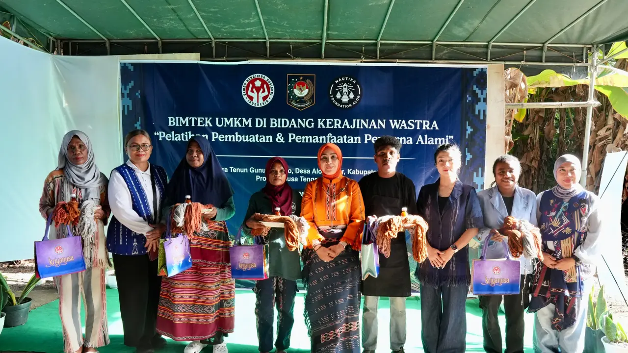 Ketua Harian Dewan Kerajinan Nasional (Dekranas) Tri Tito Karnavian secara resmi menutup Bimbingan Teknis (Bimtek) Usaha Mikro, Kecil, dan Menengah (UMKM) di bidang wastra, Selasa (19/5/2026) sore (Istimewa)