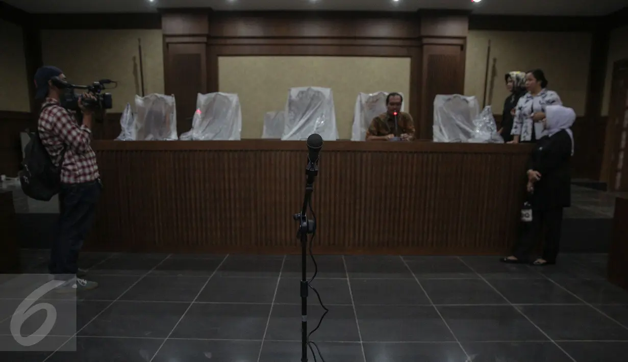 Salah satu ruang sidang di gedung Pengadilan Negeri Niaga/HAM/Tipikor dan Hubungan Industrial Jakarta Pusat yang akan menjadi tempat baru pelaksanaan sidang tindak pidana korupsi di Bungur, Jakarta, 13 November 2015. (Liputan6.com/Faizal Fanani)