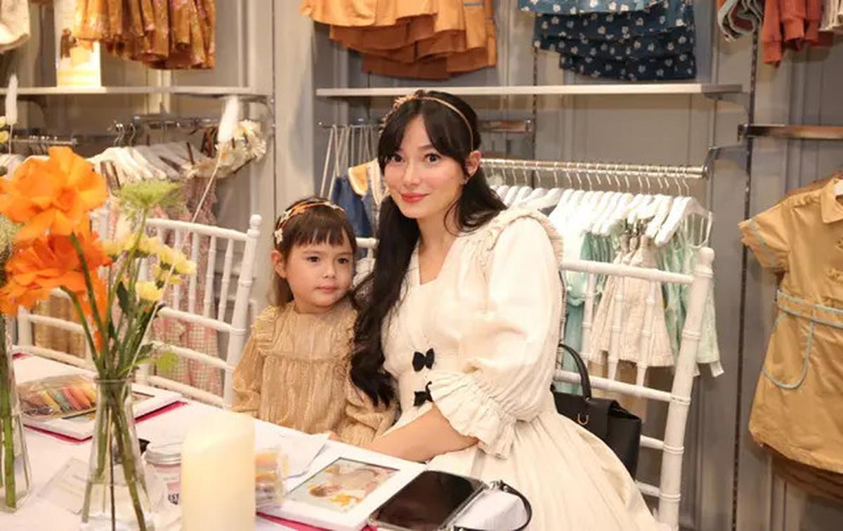 Koleksi Pakaian Anak untuk Liburan Natal dan Akhir Tahun dari Asmirandah dan Chloe Emanuelle Bersama Gingersnaps