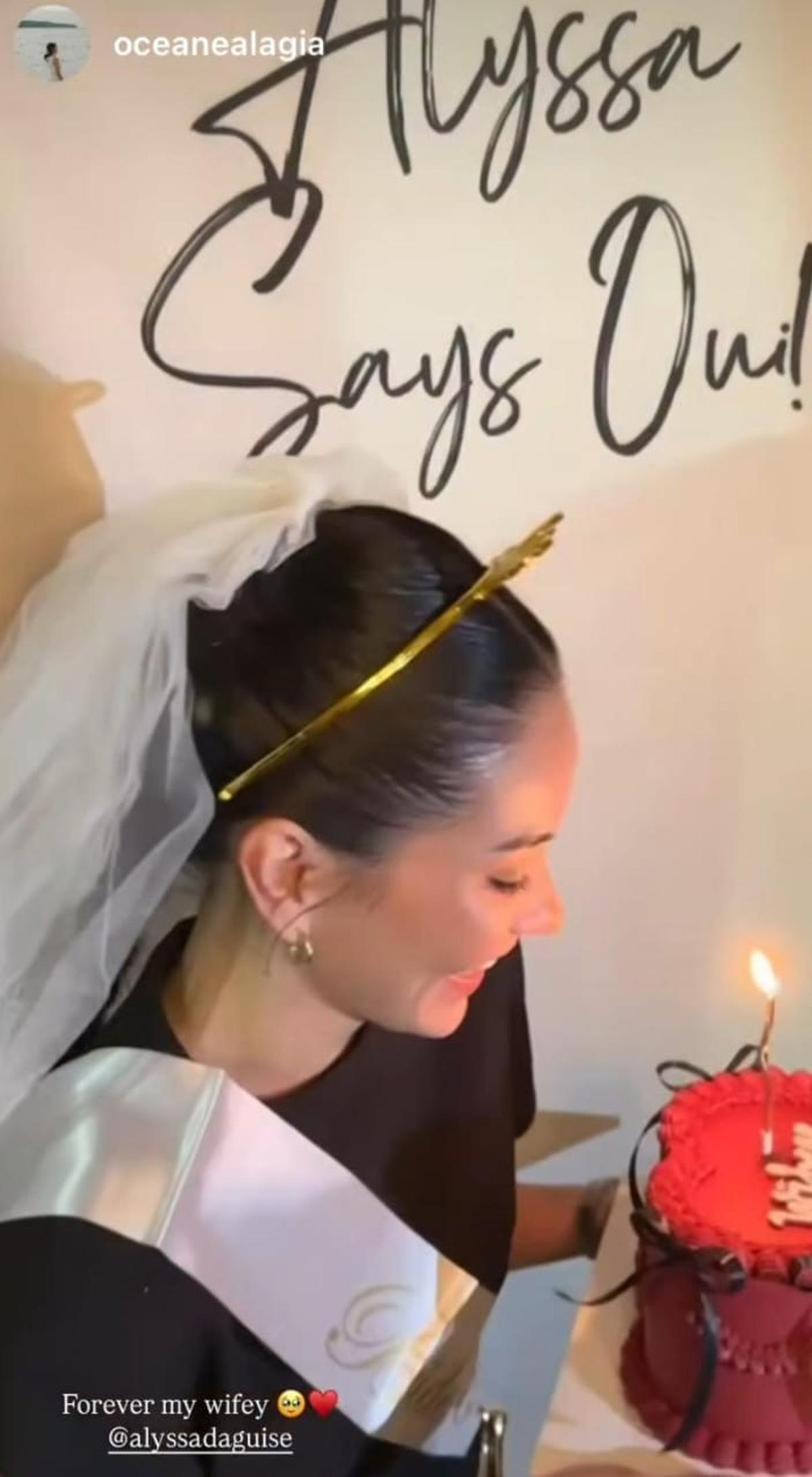 7 Potret Alyssa Daguise Kembali Dapat Kejutan Bridal Shower dari Sahabat, Private Dinner Penuh Mawar Merah