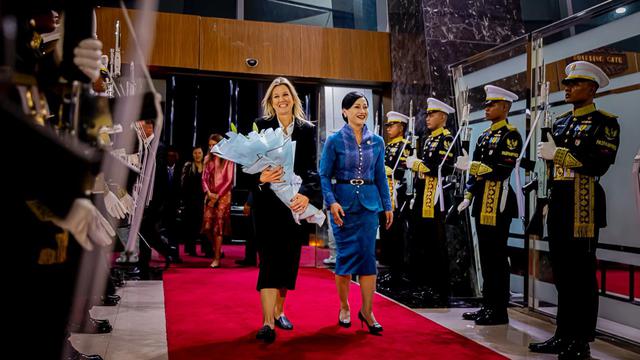 Ratu Maxima dari Kerajaan Belanda saat tiba di Indonesia pada Senin (24/11/2025) malam. Ia melakukan kunjungan kerja ke Indonesia dalam kapasitasnya sebagai Penasihat Khusus Sekretaris Jenderal PBB untuk Kesehatan Finansial.