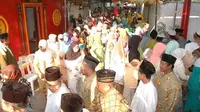 Jemaah Pengajian Ponpes Kauman (sumber: ppkaumanlasem.blogspot.co.id)