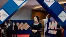 Borong empat piala sekaligus, penyanyi rookie Bernadya tampil memukau dengan gaya gothic atau serba hitam khas-nya. Ia memancarkan pesona bak princess dengan gaun panjang berdetail transparan di bagian kerah, dipadukan dengan aksesori minimalis. [@bernadyaribka].