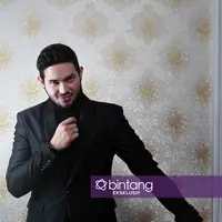 Donny Michael juga senang, sang istri kini telah berhijab karena kesadarannya sendiri. (Fotografer: Adrian Putra, DI: Muammad Iqbal Nurfajri/Bintang.com)