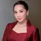 Makeup Soft Glam Nagita Slavina Saat Hadiri Peringatan HUT ke-81 RI di Istana Merdeka