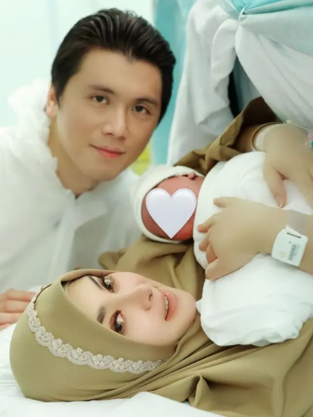 Syahrini saat melahirkan anak pertama. [@princessyahrini]