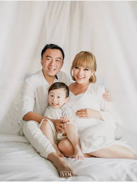 "Gak tau itu terjadi, katanya menyerang ginjal sel darah merahnya udah pecah pecah. Khawatir, yaudah gak bisa nunggu lagi jadi harus operasi dalam keadaan tensi 190-180-an," ujar istri Mulyadi Tan. (Instagram/windaviska)