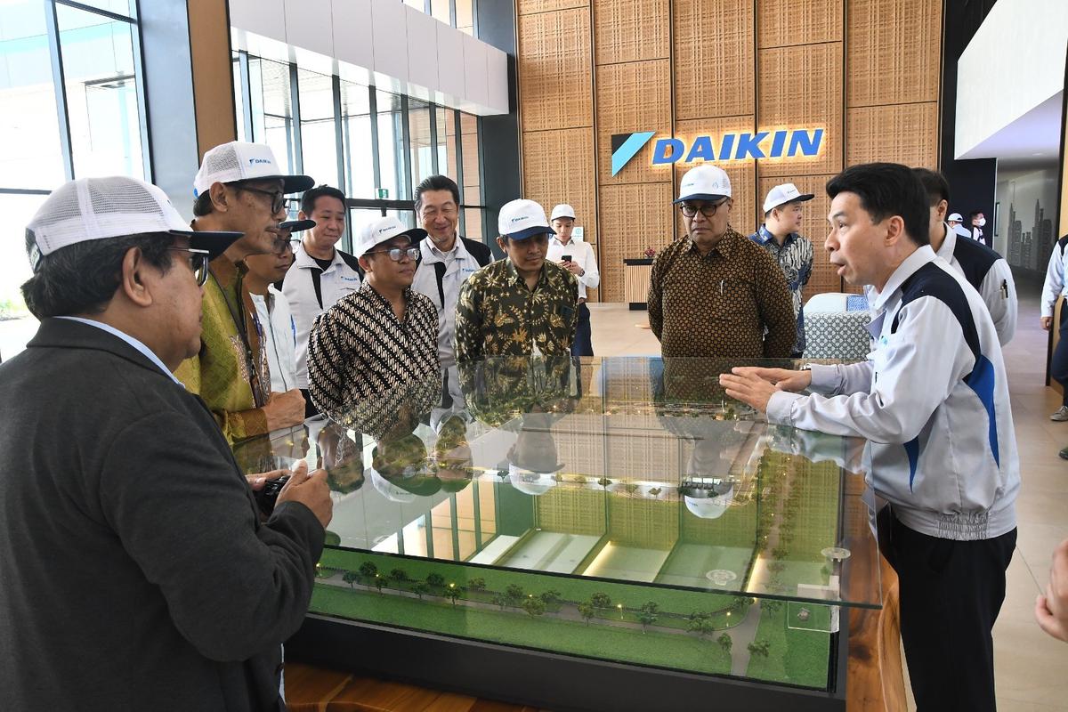 Kunjungan DKST ITB ke DAIKIN Indonesia