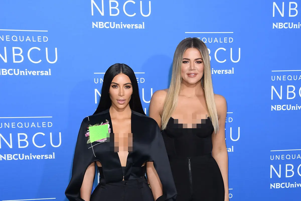 [Bintang] Kim Kardashian dan  Khloe Kardashian