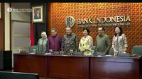 Gubernur Bank Indonesia Perry Warjiyo dan Dewan Gubernur BI dalam pengumuman Hasil RDG September 2024, Rabu (18/9/2024). (Tira/Liputan6.com)