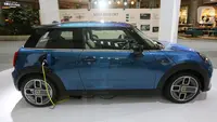 Dominasi Mobil Bensin Mulai Rontok