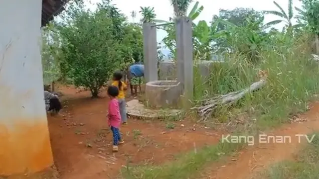 Potret sumur di rumah kosong yang diduga milik Isye Sumarni (Sumber: TikTok/kangenan79)