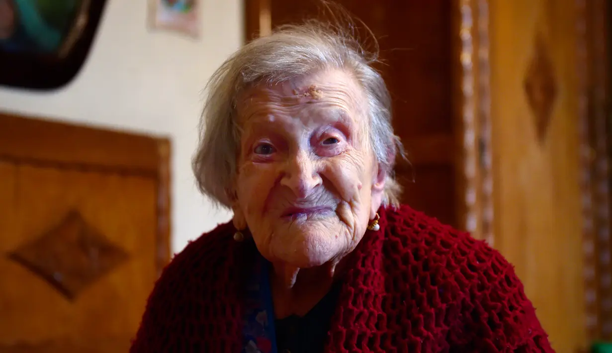 Ekspresi Emma Morano (116) ketika ditemui fotografer AFP di Verbania, Italia Utara, 14 Mei 2016. Emma Morano adalah orang tertua di dunia dan orang terakhir yang lahir di abad ke-19 yang masih hidup (29 November 1899). (Olivier MORIN/AFP)
