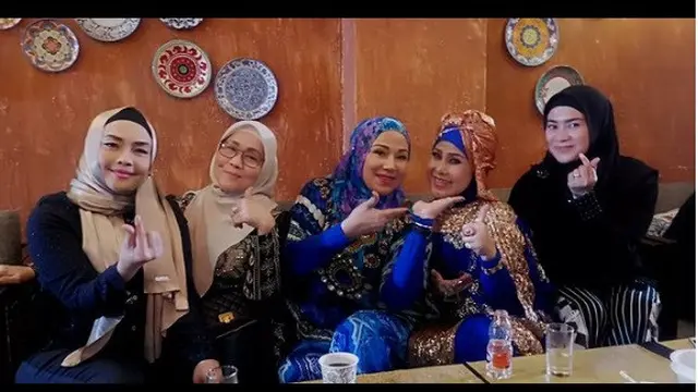 Ikke Nurjanah, Camelia Malik di pesta ulang tahun ke-72 Elvy Sukaesih (Foto: Instagram cameliamalikreal)