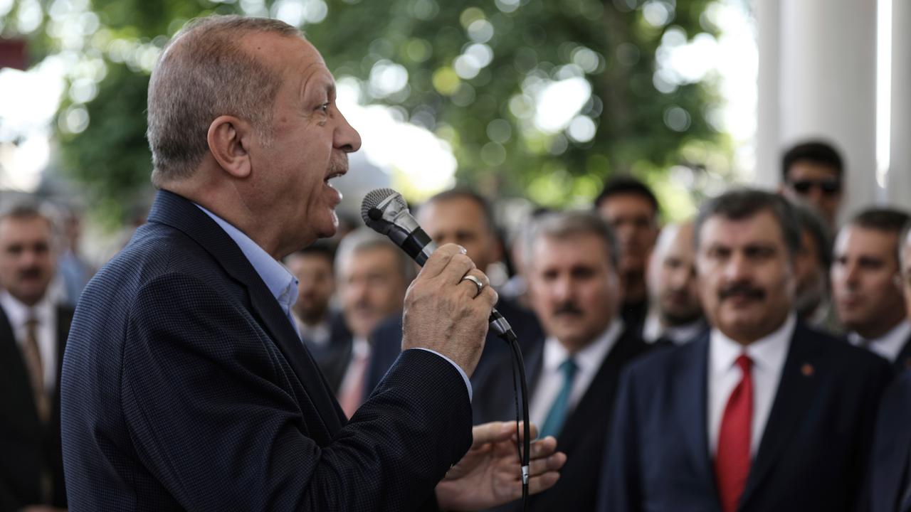 Erdogan dan Ribuan Rakyat Turki Salat Gaib untuk Morsi