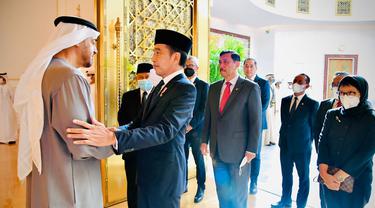 Presiden Joko Widodo (Jokowi) dan Ibu Iriana beserta rombongan singgah di Abu Dhabi, Uni Emirat Arab (UEA) untuk menyampaikan duka cita atas wafatnya Yang Mulia Sheikh Khalifa bin Zayed Al Nahyan.