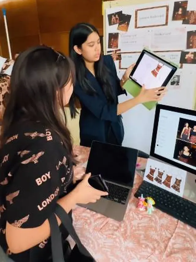 7 Potret Almira Yudhoyono Gelar Pameran Baju Batik Ini Tuai Banyak Pujian